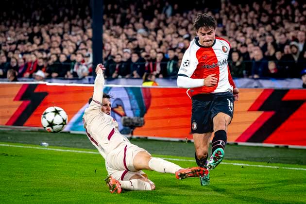 Red Bull Salzburg midfielder Nicolas Capaldo, Feyenoord Rotterdam defender Hugo Bueno, during the match Feyenoord Salzburg at the Feyenoord stadium De Kuip for the UEFA Champions League phase Matchday 4 season 2024 2025 in ROTTERDAM, Netherlands on 6 november 2024, photo by Marcel van Dorst EYE4images DeFodi Images not used in POL SRB CRO FRA GBR NED ITA USA Defodi 746 198392 Defodi-746 not used in POL SRB CRO FRA GBR NED ITA USA