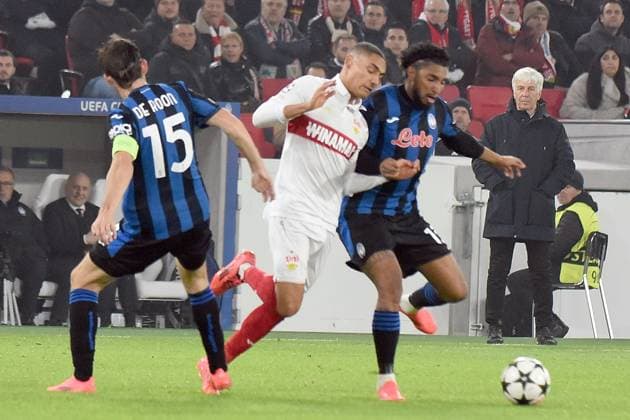 06 11 2024, xhbx, Football UEFA Champions League, VfB Stuttgart Atalanta Bergamo emspor, v l Marten de Roon Atalanta Bergamo , Enzo Millot VfB Stuttgart , Ederson Atalanta Bergamo DFL DFB REGULATIONS PROHIBIT ANY USE OF PHOTOGRAPHS as IMAGE SEQUENCES and or QUASI VIDEO Stuttgart