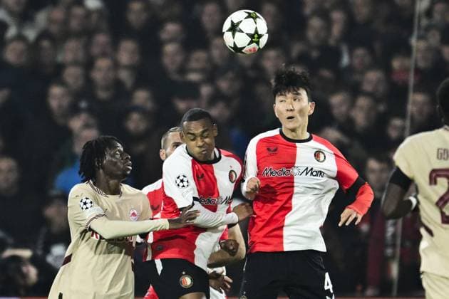 ROTTERDAM - (l-r) Mamady Diambou of FC RB Salzburg, Igor Paixao of Feyenoord, In-beom Hwang of Feyenoord during the UEFA Champions League match between Feyenoord Rotterdam and FC RB Salzburg at Feyenoord Stadium de Kuip on Nov. 6, 2024 in Rotterdam, Netherlands. ANP OLAF KRAAK UEFA Champions League 2024 25 League Phase MD4 2024 25 xVIxANPxSportx xxANPxIVx 512848184 originalFilename: 512848184.jpg