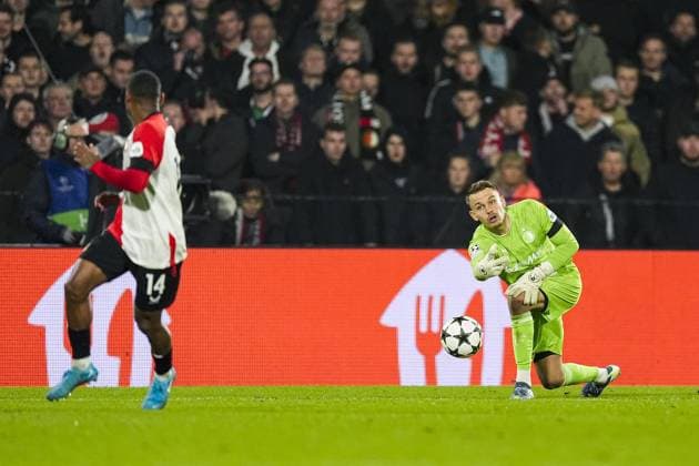 UEFA Champions League: Feyenoord v FC Red Bull Salzburg Rotterdam - Igor Paixao of Feyenoord, Feyenoord keeper Timon Wellenreuther during the fourth round of the new format of The Champions League 2024 2025. The match is set between Feyenoord and FC Red Bull Salzburg at Stadion Feijenoord De Kuip on 6 November 2024 in Rotterdam, The Netherlands. Copyright: xTomxBodex