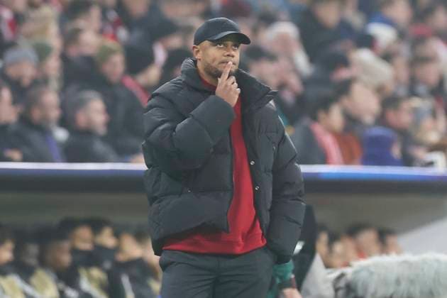 Coach Vincent Kompany FC Bayern Muenchen looks disappointed, UEFA Champions League 2024 25 League Phase MD4, FC Bayern München v SL Benfica, Allianz Arena, November 06, 2024 in Munich, Germany Photo by Marco Steinbrenner DeFodi Images Coach Vincent Kompany FC Bayern Muenchen looks dejected, UEFA Champions League 2024 25 League Phase MD4, FC Bayern München v SL Benfica, Allianz Arena, November 6, 2024 in Munich, Germany Photo by Marco Steinbrenner DeFodi Images not used in POL SRB CRO FRA GBR NED ITA USA Defodi 700 muenchen lisbon 20241106 040 Defodi-700 not used in POL SRB CRO FRA GBR NED ITA USA
