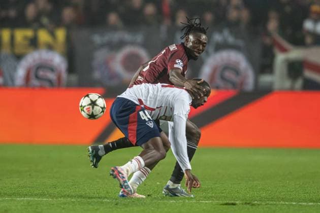 Victor Olatunji in the battle for the ball with Soumaila Coulibaly during UEFA Champions league match, AC Sparta Prague - Stade Brest , 06. november 2024, Epet Arena, Prague, Czech republic Copyright: xMICHALxFAJT,ZOSPORTU.SKx DSC_5615