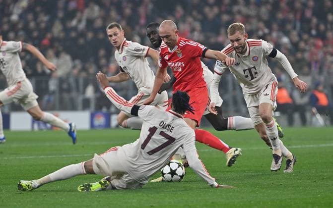 06 11 2024, xjrdrx, Football UEFA Champions League, FC Bayern Muenchen Benfica Lisbon emspor, v l Joshua Kimmich FC Bayern Muenchen , Frederik Aursnes Benfica Lisbon , Michael Olise FC Bayern Muenchen , Dayot Upamecano FC Bayern Muenchen , Konrad Laimer FC Bayern Muenchen DFL DFB REGULATIONS PROHIBIT ANY USE OF PHOTOGRAPHS as IMAGE SEQUENCES and or QUASI VIDEO Muenchen