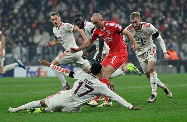 06 11 2024, xjrdrx, Football UEFA Champions League, FC Bayern Muenchen Benfica Lisbon emspor, v l Joshua Kimmich FC Bayern Muenchen , Frederik Aursnes Benfica Lisbon , Michael Olise FC Bayern Muenchen , Dayot Upamecano FC Bayern Muenchen , Konrad Laimer FC Bayern Muenchen DFL DFB REGULATIONS PROHIBIT ANY USE OF PHOTOGRAPHS as IMAGE SEQUENCES and or QUASI VIDEO Muenchen