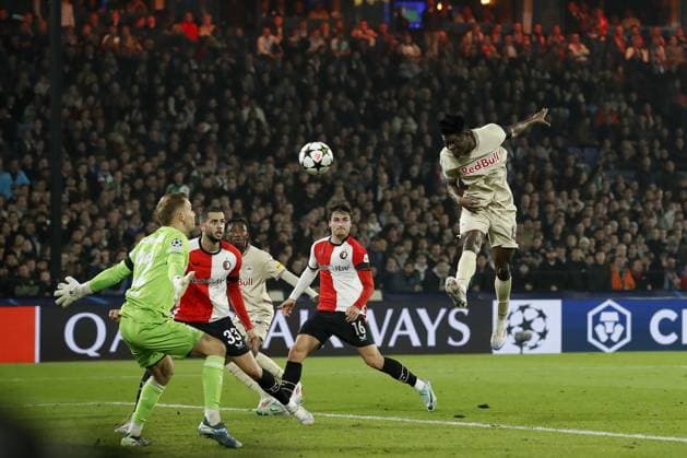 ROTTERDAM - (l-r) Feyenoord goalkeeper Timon Wellenreuther, David Hancko of Feyenoord, Mamady Diambou of FC RB Salzburg, Hugo Bueno of Feyenoord, Karim Konate of FC RB Salzburg score the 0-1 during the UEFA Champions League match between Feyenoord Rotterdam and FC RB Salzburg at Feyenoord Stadium de Kuip on Nov. 6, 2024 in Rotterdam, Netherlands. ANP Hollandse Hoogte BART STOUTJESDIJK UEFA Champions League 2024 25 League Phase MD4 2024 25 xVIxANPxSportx xBartxStoutjesdijkxIVx 512848763 originalFilename: 512848763.jpg
