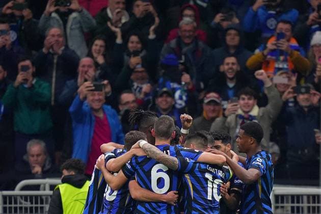 Inter Milan s Hakan Calhanoglu celebrates after scoring 1-0 during the Uefa Champions League soccer match between Inter and Arsenal a at the San Siro Stadium in Milan, north Italy - Wednesday , November 6 , 2024. - Soccer .  Copyright: xSpada LaPressex