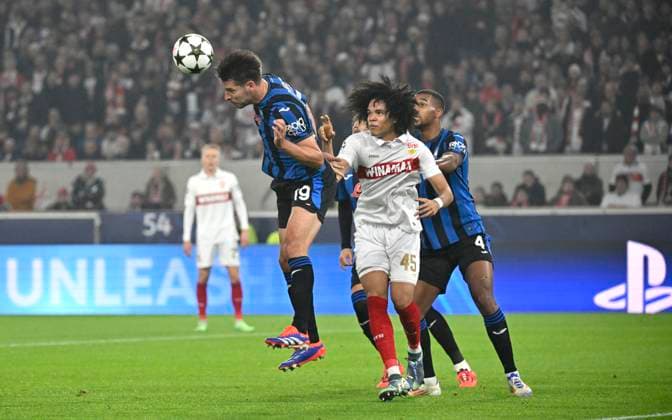Header duel One-on-one action Anrie Chase VfB Stuttgart 45 vs Berat Djimsiti Atalanta BC Bergamo 19 Isak Hien Atalanta BC Bergamo 04 Champions League VfB Stuttgart vs Atalanta BC Bergamo 05 11 2024 DFL REGULATIONS PROHIBIT ANY USE OF PHOTOGRAPHS AS IMAGE SEQUENCES AND OR QUASI VIDEO Champions League VfB Stuttgart vs Atalanta BC Bergamo