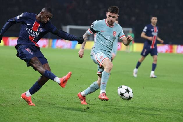 PSG - ATLETICO PHOTOPQR LE PARISIEN Olivier Lejeune ; ; 06 11 2024 ; À l occasion de la quatrième journée de Ligue des Champions, le Paris Saint-Germain reçoit l Atlético Madrid ce mercredi 6 novembre 2024 au Parc des Princes. PH : O.Lejeune Ousmane Dembélé et Javier Galan France  Copyright: xPHOTOPQR LExPARISIEN MAXPPPxLP OlivierxLejeunex 20241106LPA2423 20241106LPA2423