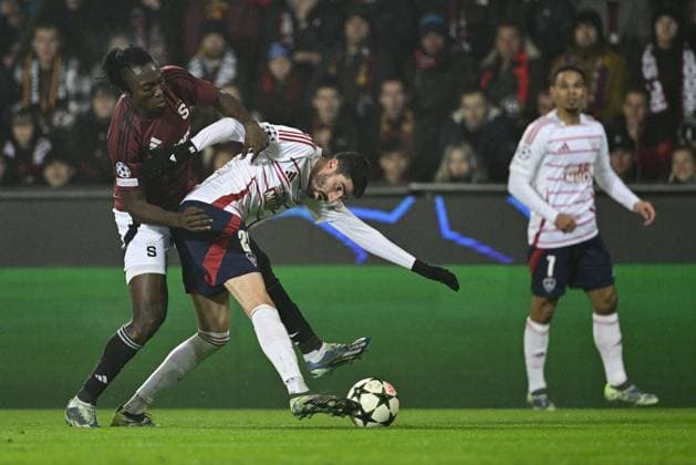 From left Victor Olatunji of Sparta and Pierre Lees-Melou of Brest in action during the Football Champions League 4th round match Sparta Prague vs Stade Brestois in Prague, Czech Republic, November 6, 2024. (CTKxPhoto VitxSimanek) CTKPhotoP2024110612069  CTKPhotoP2024110612069