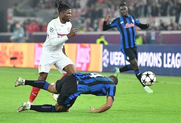 06 11 2024, xhbx, Football UEFA Champions League, VfB Stuttgart Atalanta Bergamo emspor, v l El Bilal Toure VfB Stuttgart , Isak Hien Atalanta Bergamo DFL DFB REGULATIONS PROHIBIT ANY USE OF PHOTOGRAPHS as IMAGE SEQUENCES and or QUASI VIDEO Stuttgart