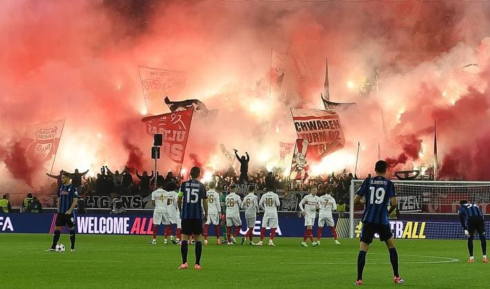 06 11 2024, xhbx, Football UEFA Champions League, VfB Stuttgart Atalanta Bergamo emspor, v l Fans, Scarves, Flags, Smoke, Bengalos, Banners of VfB Stuttgart DFL DFB REGULATIONS PROHIBIT ANY USE OF PHOTOGRAPHS as IMAGE SEQUENCES and or QUASI VIDEO Stuttgart