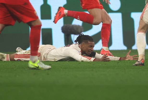 Bayerns 17 Michael OLISE Football, Munich Lisbon, on 6 11 2024 Football Champions League, FC Bayern Munich Benfica Lisbon, Matchday 4, Season 2024 2025 in Munich, A L L I A N Z A R E N A, Germany Source Copyright Credit Oryk HAIST xFUSSBALL-BAYERN-BENFICAx