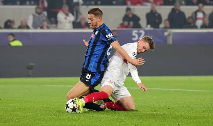 06 11 2024, Germany, Stuttgart, Soccer Champions League, VfB Stuttgart vs Atalanta Bergamo, v l Mario Pasalic Bergamo , Maximilian Mittelstädt VfB
