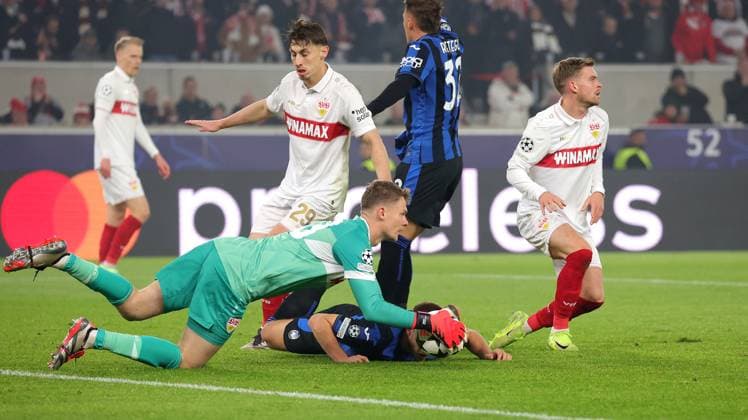 06 11 2024, Germany, Stuttgart, Soccer Champions League, VfB Stuttgart vs Atalanta Bergamo, f l Alexander Nübel VfB , Anthony Rouault VfB , Mario Pasalic Bergamo , Mateo Retegui Bergamo , Maximilian Mittelstädt VfB
