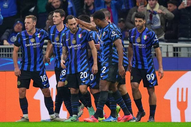 Inter Milan s Hakan Calhanoglu celebrates after scoring 1-0 during the Uefa Champions League soccer match between Inter and Arsenal a at the San Siro Stadium in Milan, north Italy - Wednesday , November 6 , 2024. - Soccer .  Copyright: xSpada LaPressex