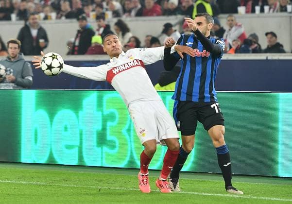 06 11 2024, xhbx, Football UEFA Champions League, VfB Stuttgart Atalanta Bergamo emspor, v l Enzo Millot VfB Stuttgart , Davide Zappacosta Atalanta Bergamo DFL DFB REGULATIONS PROHIBIT ANY USE OF PHOTOGRAPHS as IMAGE SEQUENCES and or QUASI VIDEO Stuttgart