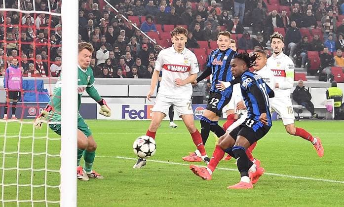 06 11 2024, xhbx, Football UEFA Champions League, VfB Stuttgart Atalanta Bergamo emspor, v l Goal scored, Goal to 0 1 by Ademola Lookman Atalanta Bergamo DFL DFB REGULATIONS PROHIBIT ANY USE OF PHOTOGRAPHS as IMAGE SEQUENCES and or QUASI VIDEO Stuttgart