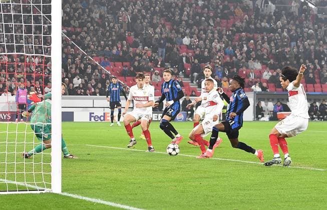 06 11 2024, xhbx, Football UEFA Champions League, VfB Stuttgart Atalanta Bergamo emspor, v l Goal scored, Goal to 0 1 by Ademola Lookman Atalanta Bergamo DFL DFB REGULATIONS PROHIBIT ANY USE OF PHOTOGRAPHS as IMAGE SEQUENCES and or QUASI VIDEO Stuttgart