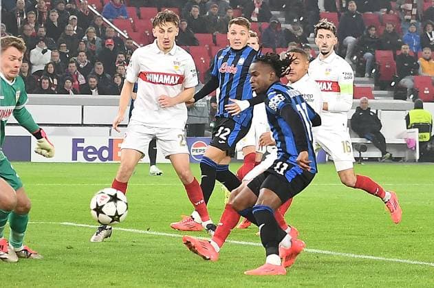 06 11 2024, xhbx, Football UEFA Champions League, VfB Stuttgart Atalanta Bergamo emspor, v l Goal scored, Goal to 0 1 by Ademola Lookman Atalanta Bergamo DFL DFB REGULATIONS PROHIBIT ANY USE OF PHOTOGRAPHS as IMAGE SEQUENCES and or QUASI VIDEO Stuttgart