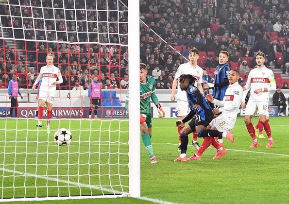 06 11 2024, xhbx, Football UEFA Champions League, VfB Stuttgart Atalanta Bergamo emspor, v l Goal scored, goal scored to 0 1 by Ademola Lookman Atalanta Bergamo DFL DFB REGULATIONS PROHIBIT ANY USE OF PHOTOGRAPHS as IMAGE SEQUENCES and or QUASI VIDEO Stuttgart