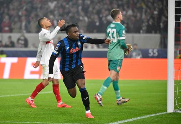 GOAL to 0 1 Ademola Lookman Atalanta BC Bergamo 11 Goal celebration Goalkeeper Alexander Nuebel VfB Stuttgart 33 Enzo Millot VfB Stuttgart 08 disappointed Champions League VfB Stuttgart vs Atalanta BC Bergamo 05 11 2024 DFL REGULATIONS PROHIBIT ANY USE OF PHOTOGRAPHS AS IMAGE SEQUENCES AND OR QUASI VIDEO Champions League VfB Stuttgart vs Atalanta BC Bergamo