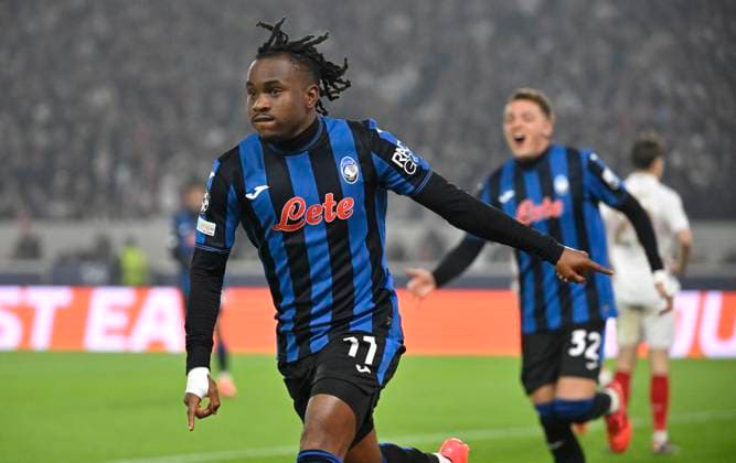 GOAL at 0 1 Ademola Lookman Atalanta BC Bergamo 11 Goal celebration Mateo Retegui Atalanta BC Bergamo 32 Champions League VfB Stuttgart vs Atalanta BC Bergamo 05 11 2024 DFL REGULATIONS PROHIBIT ANY USE OF PHOTOGRAPHS AS IMAGE SEQUENCES AND OR QUASI VIDEO Champions League VfB Stuttgart vs Atalanta BC Bergamo