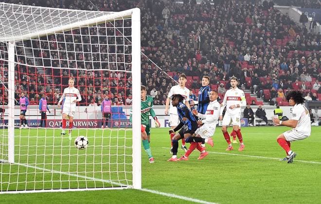 06 11 2024, xhbx, Football UEFA Champions League, VfB Stuttgart Atalanta Bergamo emspor, v l Goal scored, Goal to 0 1 by Ademola Lookman Atalanta Bergamo DFL DFB REGULATIONS PROHIBIT ANY USE OF PHOTOGRAPHS as IMAGE SEQUENCES and or QUASI VIDEO Stuttgart
