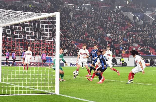 06 11 2024, xhbx, Football UEFA Champions League, VfB Stuttgart Atalanta Bergamo emspor, v l Goal scored, Goal to 0 1 by Ademola Lookman Atalanta Bergamo DFL DFB REGULATIONS PROHIBIT ANY USE OF PHOTOGRAPHS as IMAGE SEQUENCES and or QUASI VIDEO Stuttgart