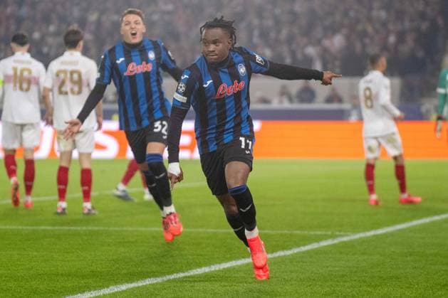 Goal celebration of the scorer Ademola Lookman Atalanta BC xettx, Germany, Stuttgart, 06 11 2024, Football, UEFA Champions League VfB Stuttgart vs Atalanta Bergamo, Season 2024 2025, Match Day 4, MHP Arena Photo A2 Bildagentur Peter Hartenfelser