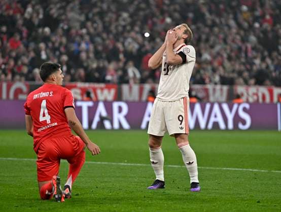 06 11 2024, Football UEFA Championsleague 2024 2025 Matchday 4, FC Bayern Munich Benfica Lisbon, at the Allianz Arena Munich v l Antonio Silva Benfica Lisbon Harry Kane FC Bayern Munich cant believe it DFL and DFB regulations prohibit any use of photographs as image sequences and or quasi video
