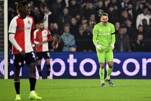 ROTTERDAM - Feyenoord goalkeeper Timon Wellenreuther disappoints after the 0-2 during the UEFA Champions League match between Feyenoord Rotterdam and FC RB Salzburg at Feyenoord Stadium de Kuip on Nov. 6, 2024 in Rotterdam, Netherlands. ANP OLAF CRACK UEFA Champions League 2024 25 League Phase MD4 2024 25 xVIxANPxSportx xxANPxIVx 512851900 originalFilename: 512851900.jpg