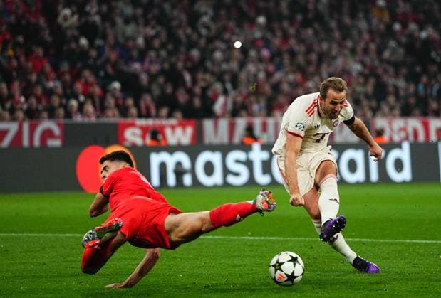 Champions League Round 4: Bayern Munich versus Benfica November 06 2024: Harry Kane of Bayern Munich shoots on goal during a Champions League Round 4 game, Bayern Munich versus Benfica, at Allianz Areana, Munich, Germany. Ulrik Pedersen CSM (Credit Image: Â Ulrik Pedersen Cal Media) Munich Germany EDITORIAL USE ONLY Copyright: xx ZUMA-20241106_zma_c04_011.jpg UlrikxPedersenx csmphotothree315212