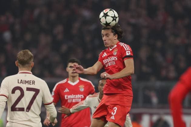 Munich, Alianz Arena UEFA Champions League 2024 25 on 6 11 2024 Matchday 4 FC Bayern Munich SL Benfica v l , Konrad Laimer FC Bayern Munich , Alvaro Fernandez Carreras S L Benfica header, header duel DFL DFB REGULATIONS PROHIBIT ANY USE OF PHOTOGRAPHS as IMAGE SEQUENCES and or QUASI VIDEO Copyright: JoaquimxFerreira