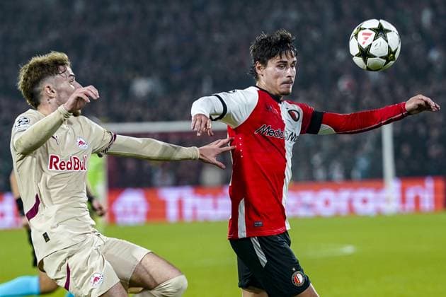 ROTTERDAM, 6-11-2024, Stadium Feijenoord de Kuip, Champions League, 2024 2025, Feyenoord - Red Bull Salzburg, Feyenoord player Hugo Bueno and RB salzburg player Bobby Clark Feyenoord - RB Salzburg  x26683808x Copyright: