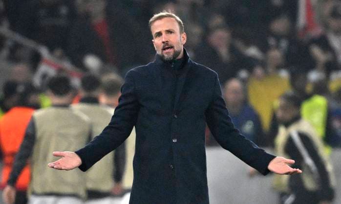 Coach Sebastian Hoeness VfB Stuttgart gesture gesture on the sidelines disappointed Champions League VfB Stuttgart vs Atalanta BC Bergamo 05 11 2024 DFL REGULATIONS PROHIBIT ANY USE OF PHOTOGRAPHS AS IMAGE SEQUENCES AND OR QUASI VIDEO Champions League VfB Stuttgart vs Atalanta BC Bergamo
