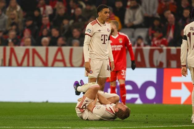 Harry Kane 9 FC Bayern Muenchen with pain on the ground after foul, FC Bayern Muenchen vs Benfica Lisbon, Champions League, Football, Matchday 4, 06 11 2024 Muenchen Bayern Germany Copyright: xkolbert-press ChristianxKolbertx