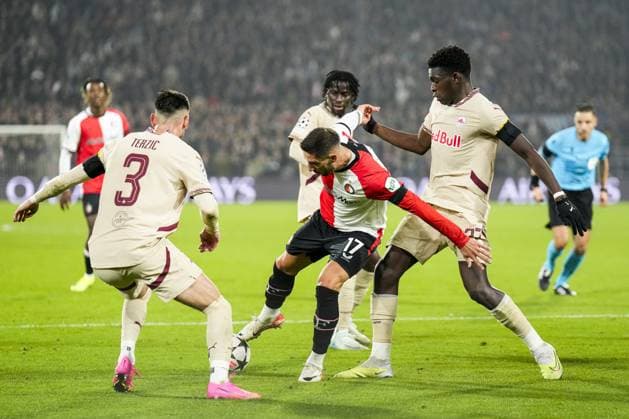 UEFA Champions League: Feyenoord v FC Red Bull Salzburg Rotterdam - Aleksa Terzic of RB Salzburg, Luka Ivanusec of Feyenoord during the fourth round of the new format of The Champions League 2024 2025. The match is set between Feyenoord and FC Red Bull Salzburg at Stadion Feijenoord De Kuip on 6 November 2024 in Rotterdam, The Netherlands. Copyright: xYannickxVerhoevenx