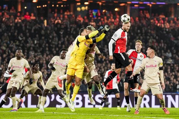 UEFA Champions League: Feyenoord v FC Red Bull Salzburg Rotterdam - RB Salzburg keeper Janis Blaswich, Gernot Trauner of Feyenoord during the fourth round of the new format of The Champions League 2024 2025. The match is set between Feyenoord and FC Red Bull Salzburg at Stadion Feijenoord De Kuip on 6 November 2024 in Rotterdam, The Netherlands. Copyright: xTomxBodex