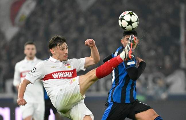 duel, action Anthony Rouault VfB Stuttgart 29 vs Raoul Bellanova Atalanta BC Bergamo 16 Champions League VfB Stuttgart vs Atalanta BC Bergamo 05 11 2024 DFL REGULATIONS PROHIBIT ANY USE OF PHOTOGRAPHS AS IMAGE SEQUENCES AND OR QUASI VIDEO Champions League VfB Stuttgart vs Atalanta BC Bergamo