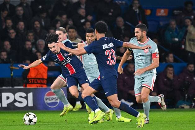 Vitinha Vitor Machado ( 17 - PSG ) and Reinildo ( 23 - Atletico de Madrid ) during the UEFA Champions League match between Paris Saint Germain and Atletico de Madrid at Parc Des Princes on November 06, 2024 in Paris, France. ( Photo by federico pestellini panoramic ) - FOOTBALL : PSG vs Atletico de Madrid - Ligue des Champions - 06 11 2024 FedericoPestellini Panoramic 