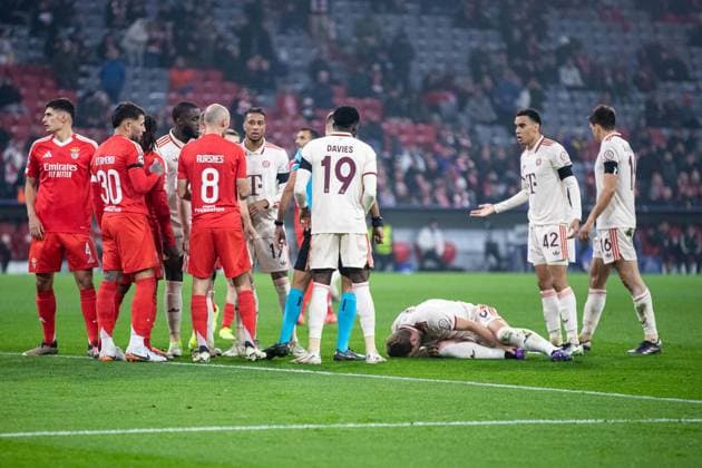 Foul on Harry Kane FC Bayern Muenchen, 09 , Alphonso Davies FC Bayern Muenchen, 19 , Aursnes SL Benfica Lisbon, 08 , Jamal Musiala FC Bayern Muenchen, 42 GER, FC Bayern Muenchen vs SL Benfica Lisbon, Football, Champions League, Matchday 4, Matchday 2024 2025, 06 11 2024 DFB DFL REGULATIONS PROHIBIT ANY USE OF PHOTOGRAPHS AS IMAGE SEQUENCES AND OR QUASI VIDEO GER, FC Bayern Muenchen vs SL Benfica Lisbon, Football, Champions League, Matchday 4, Matchday 2024 2025, 06 11 2024 Muenchen Copyright: xEibner-Pressefoto RogerxBuerkex EP_RBE