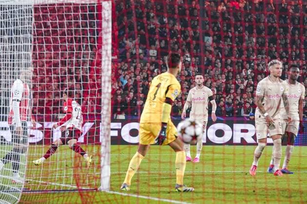 ROTTERDAM, 6-11-2024, Stadium Feijenoord de Kuip, Champions League, 2024 2025, Feyenoord - Red Bull Salzburg, Feyenoord player Anis Hadj-Moussa scores the 1-2 Feyenoord - RB Salzburg  x26683898x Copyright: