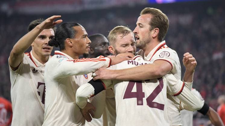06 11 2024, xemx, Football UEFA Champions League, FC Bayern Muenchen Benfica Lisbon emspor, v l Jamal Musiala FC Bayern Muenchen Jubel, Torjubel, celebrate the goal, jubiliert über das Tor zum 1 0 DFL DFB REGULATIONS PROHIBIT ANY USE OF PHOTOGRAPHS as IMAGE SEQUENCES and or QUASI VIDEO Muenchen