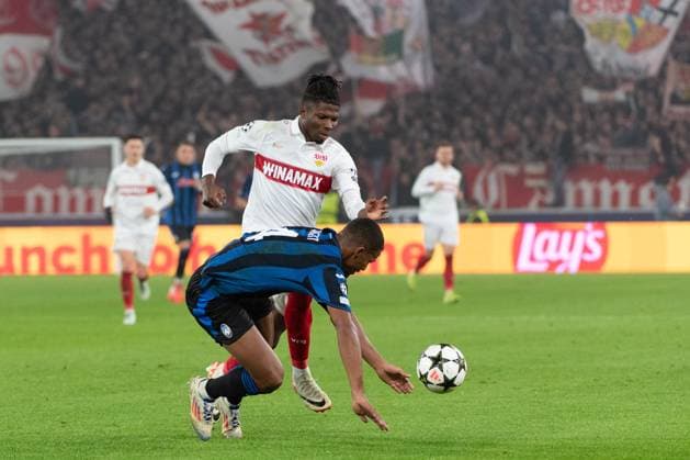 v li El Bilal Toure VfB Stuttgart, 10 , Isak Hien Atalanta Bergamo, 04 GER, VfB Stuttgart vs Atalanta Bergamo, Football, Men, UEFA Champions League, Matchday 4, Season 2024 2025, 06 11 2024, GER, VfB Stuttgart vs Atalanta Bergamo, Football, Men, UEFA Champions League, Matchday 4, Season 2024 2025, 06 11 2024 Stuttgart Copyright: xEibner-Pressefoto WolfgangxFrankx EP_WFK