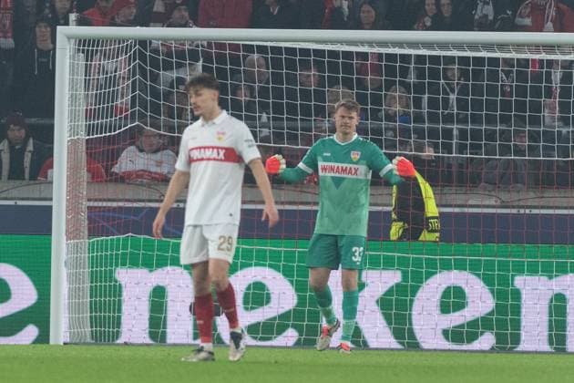 Goal for 0 1 by Ademola Lookman Atalanta Bergamo, 11 , Frustration at Alexander Nuebel VfB Stuttgart, 33 GER, VfB Stuttgart vs Atalanta Bergamo, Football, Men, UEFA Champions League, Matchday 4, Season 2024 2025, 06 11 2024, GER, VfB Stuttgart vs Atalanta Bergamo, Football, Men, UEFA Champions League, Matchday 4, Season 2024 2025, 06 11 2024 Stuttgart Copyright: xEibner-Pressefoto WolfgangxFrankx EP_WFK