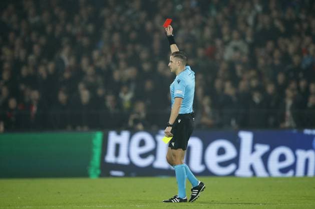 ROTTERDAM - Referee Donatas Rumsas red card during the UEFA Champions League match between Feyenoord Rotterdam and FC RB Salzburg at Feyenoord Stadium de Kuip on Nov. 6, 2024 in Rotterdam, Netherlands. ANP Hollandse Hoogte BART STOUTJESDIJK UEFA Champions League 2024 25 League Phase MD4 2024 25 xVIxANPxSportx xBartxStoutjesdijkxIVx 512854636 originalFilename: 512854636.jpg