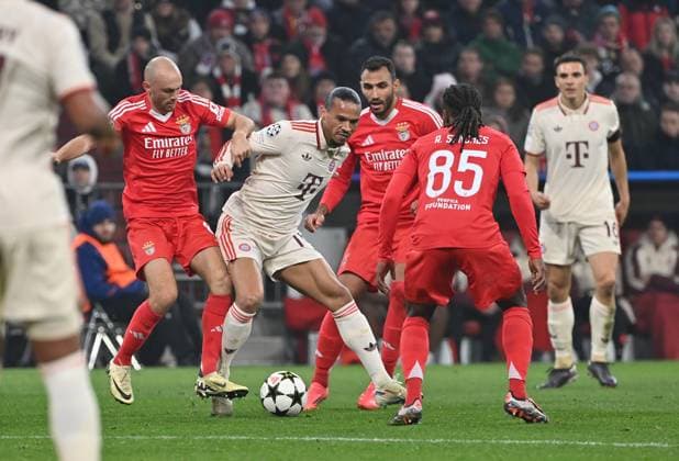 06 11 2024, xjrdrx, Football UEFA Champions League, FC Bayern Muenchen Benfica Lisbon emspor, v l Frederik Aursnes Benfica Lisbon , Leroy Sane FC Bayern Muenchen , Renato Sanchez Benfica Lisbon DFL DFB REGULATIONS PROHIBIT ANY USE OF PHOTOGRAPHS as IMAGE SEQUENCES and or QUASI VIDEO Muenchen