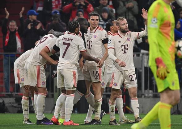 06 11 2024, xjrdrx, Football UEFA Champions League, FC Bayern Muenchen Benfica Lisbon emspor, v l Jamal Musiala FC Bayern Muenchen , Harry Kane FC Bayern Muenchen , Konrad Laimer FC Bayern Muenchen , Leroy Sane FC Bayern Muenchen , Joao Palhinha FC Bayern Muenchen celebrate the goal, Der Torjubel zum 1 0 DFL DFB REGULATIONS PROHIBIT ANY USE OF PHOTOGRAPHS as IMAGE SEQUENCES and or QUASI VIDEO Muenchen