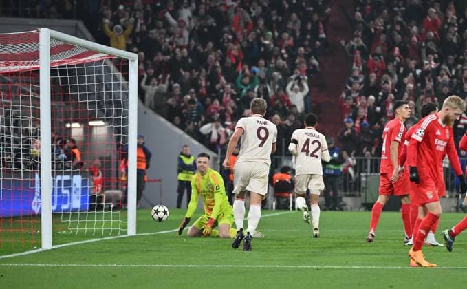 06 11 2024, xjrdrx, Football UEFA Champions League, FC Bayern Muenchen Benfica Lisbon emspor, v l Anatoliy Trubin Benfica Lisbon , Harry Kane FC Bayern Muenchen , Jamal Musiala FC Bayern Muenchen Goal scored, scored the goal to 1 0 DFL DFB REGULATIONS PROHIBIT ANY USE OF PHOTOGRAPHS as IMAGE SEQUENCES and or QUASI VIDEO Muenchen