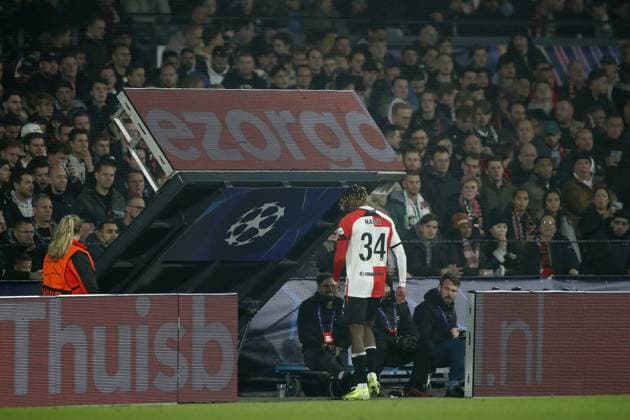 ROTTERDAM - Chris-Kevin Nadje of Feyenoord leaves the field after a red card during the UEFA Champions League match between Feyenoord Rotterdam and FC RB Salzburg at Feyenoord Stadium de Kuip on Nov. 6, 2024 in Rotterdam, Netherlands. ANP Hollandse Hoogte BART STOUTJESDIJK UEFA Champions League 2024 25 League Phase MD4 2024 25 xVIxANPxSportx xBartxStoutjesdijkxIVx 512854660 originalFilename: 512854660.jpg